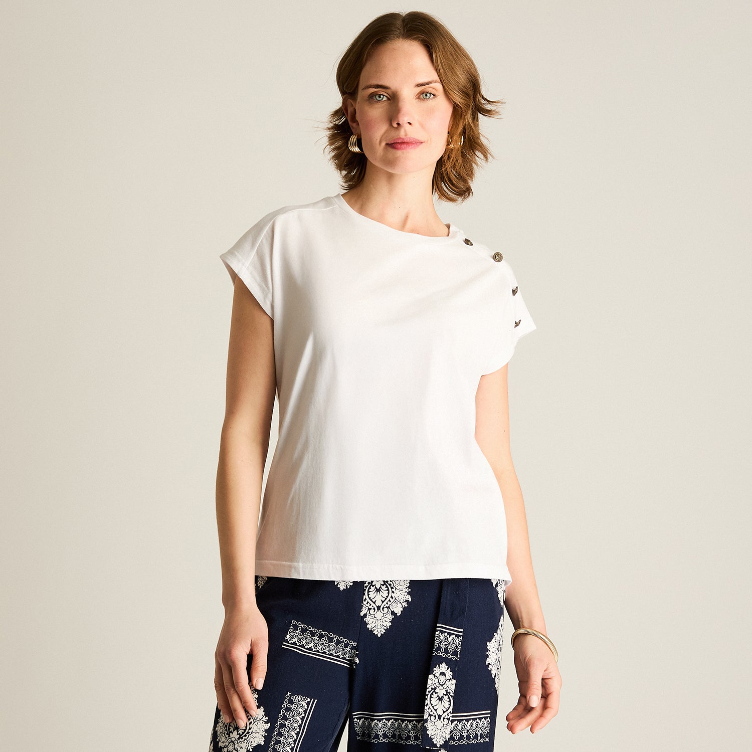 Polera Blanco Manga Corta Elasticidad Media Sin Forro Calce Holgado